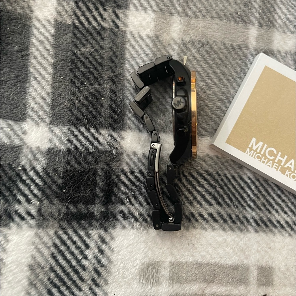 💎🎁 MICHAEL KORS Black and Gold Chronograph Watch Unisex - Picture 7 of 10